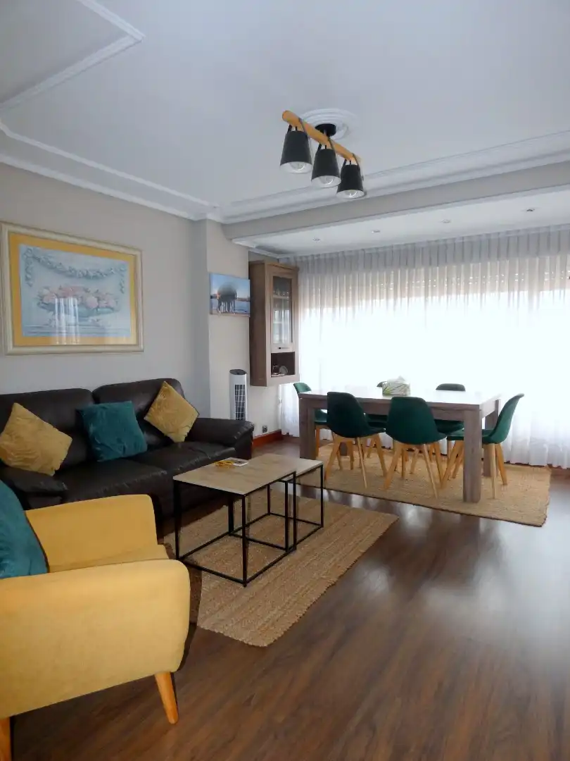 Sala d'estar de Pis en venda en Bilbao  amb Calefacció, Parquet i Terrassa