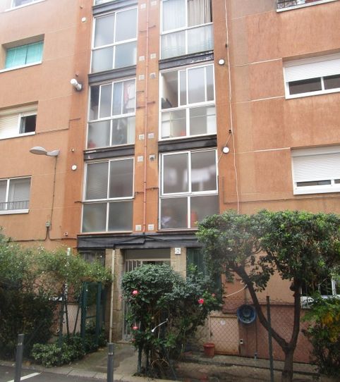 Foto 2 de Pis en venda a Grup de Les Santes, El Palau - Escorxador, Mataró