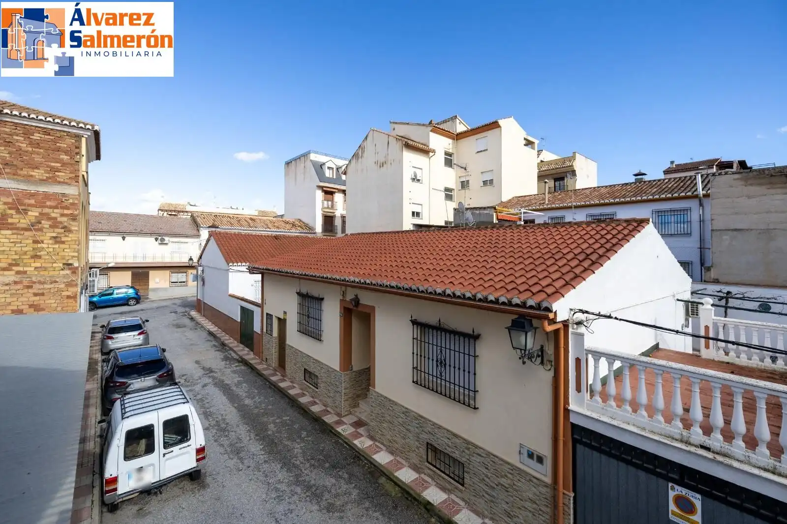 Außenansicht von Haus oder Chalet zum Verkauf in La Zubia mit Klimaanlage, Privatgarten und Terrasse