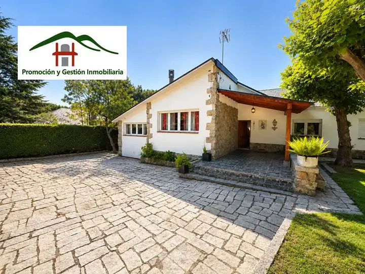 Exterior view of Houses for rent in Hoyo de Manzanares  with Private garden, Swimming Pool and Furnished