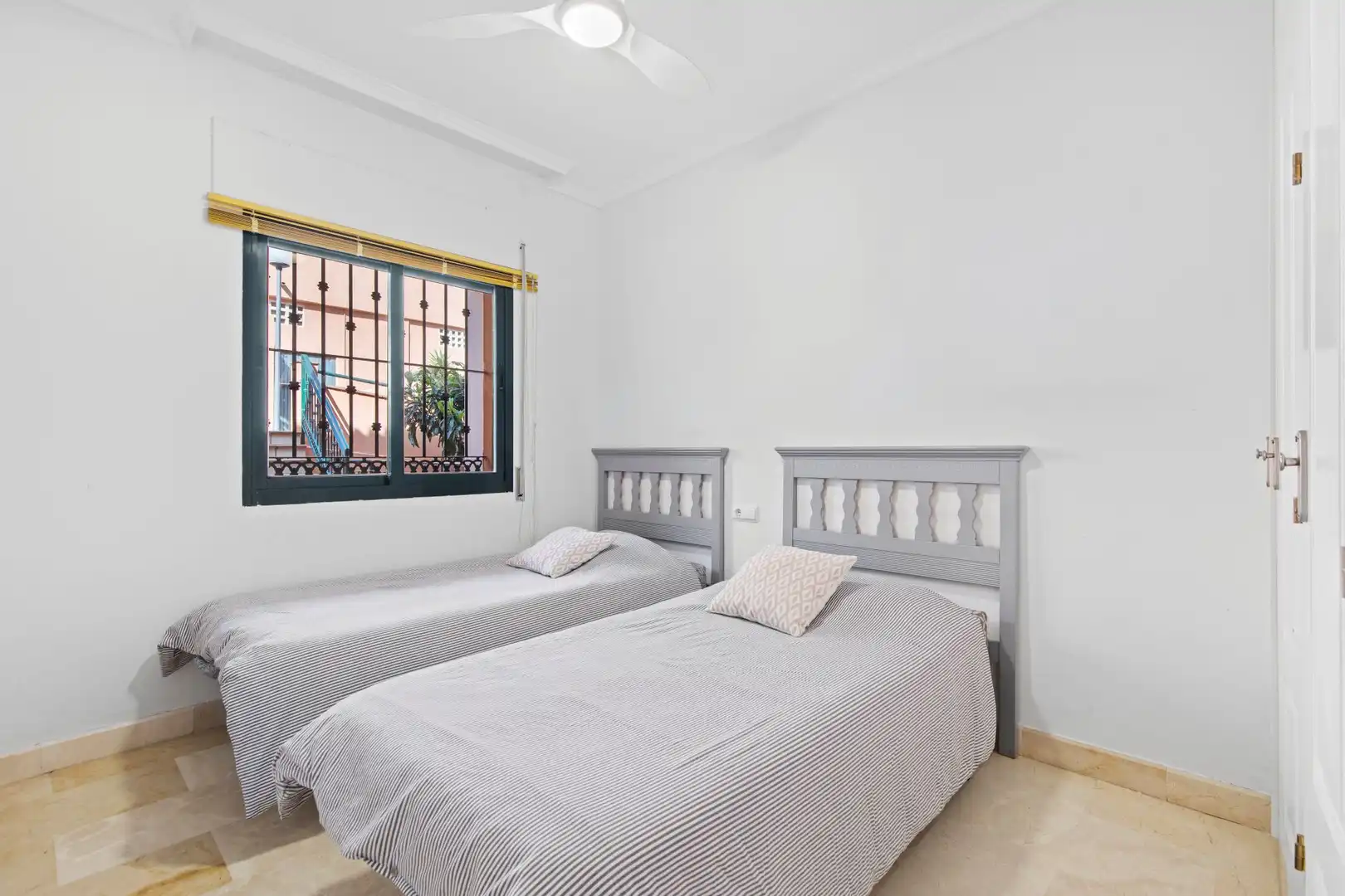 Habitación de Apartamento en venta en Marbella con Aire acondicionado, Terraza y Trastero