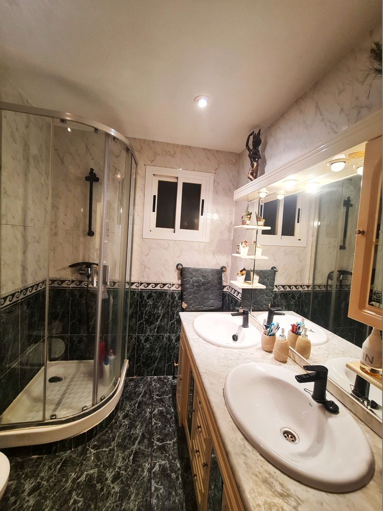 Bany de Pis en venda en Fuenlabrada amb Aire condicionat, Calefacció i Terrassa