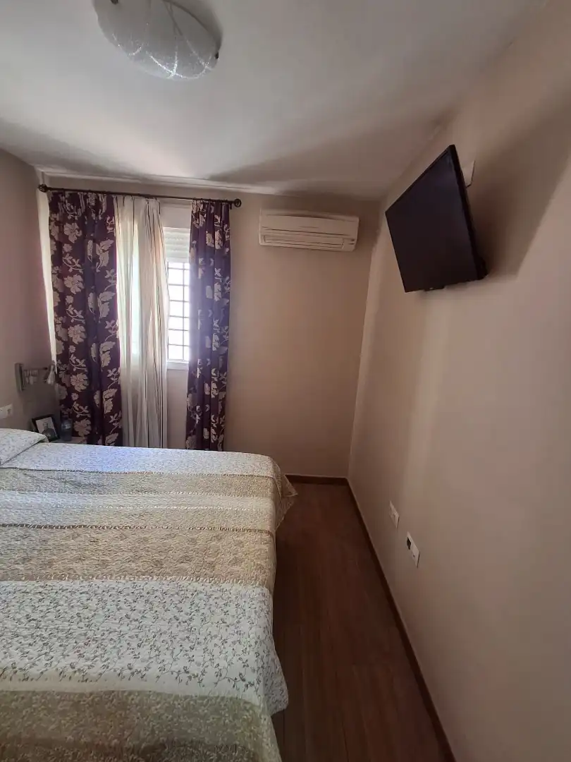 Dormitori de Casa o xalet en venda en Dos Hermanas amb Aire condicionat, Terrassa i Traster