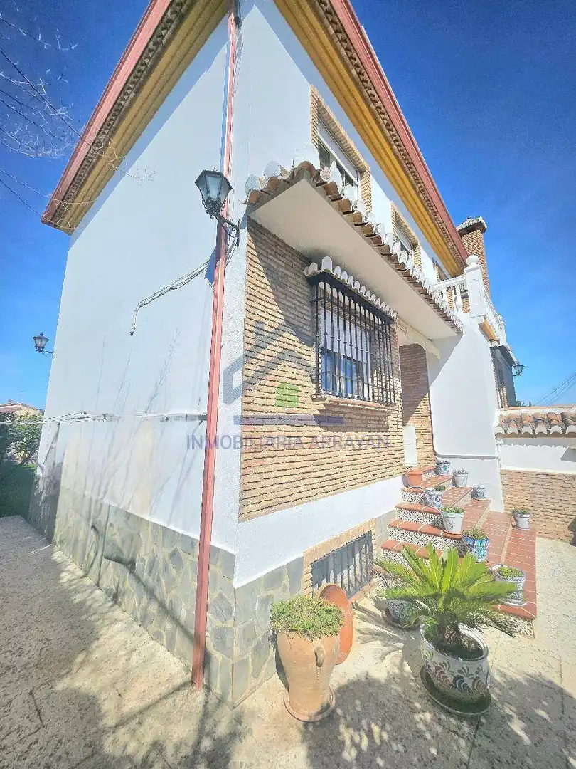Vista exterior de Casa o chalet en venta en Ogíjares con Aire acondicionado, Calefacción y Jardín privado