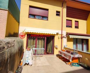 Exterior view of Single-family semi-detached for sale in Burgos Capital  with Heating, Private garden and Terrace