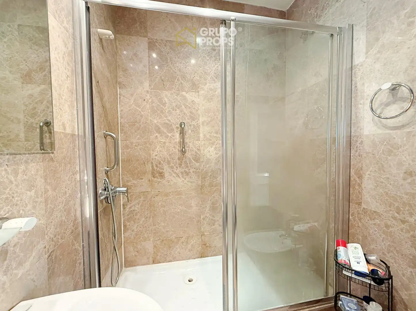 Bathroom of Flat for rent in Madrid  with Heating, Parquet flooring and Furnished