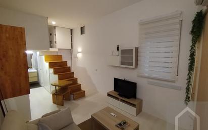 Sala d'estar de Pis en venda en  Madrid Capital amb Aire condicionat i Moblat
