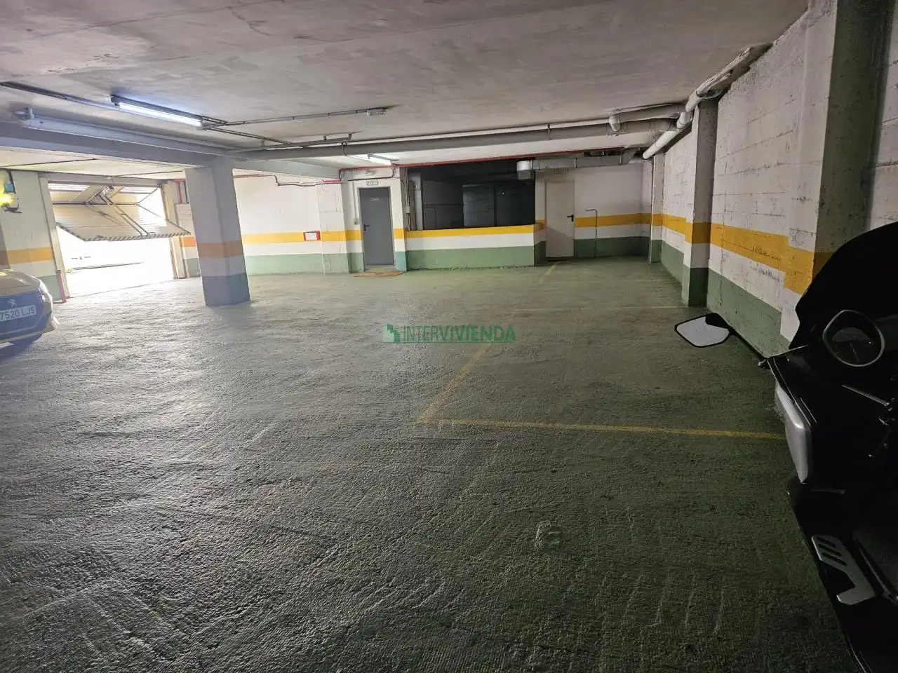Parking de Piso de alquiler en Vigo  con Calefacción, Parquet y Terraza