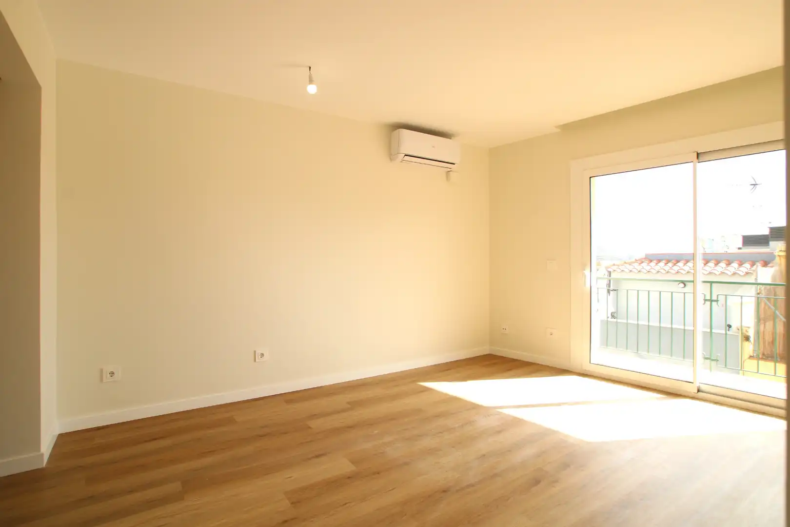 Schlafzimmer von Wohnung zum Verkauf in Argentona mit Klimaanlage, Parkett und Balkon