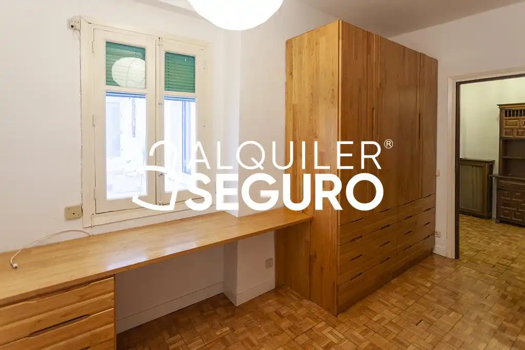 Schlafzimmer von Wohnung zur Miete in Madrid mit Heizung und Möbliert