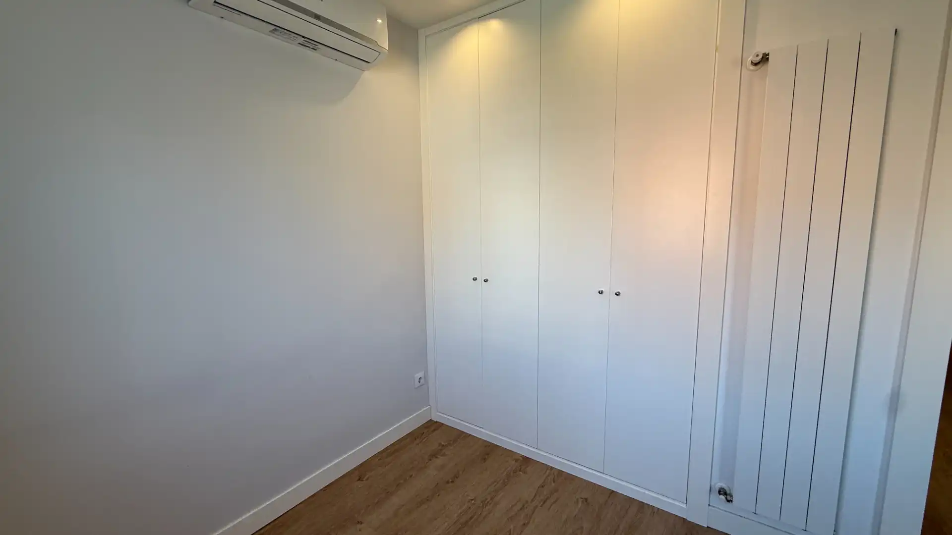 Dormitori de Apartament de lloguer en Madrid amb Aire condicionat, Calefacció i Forn