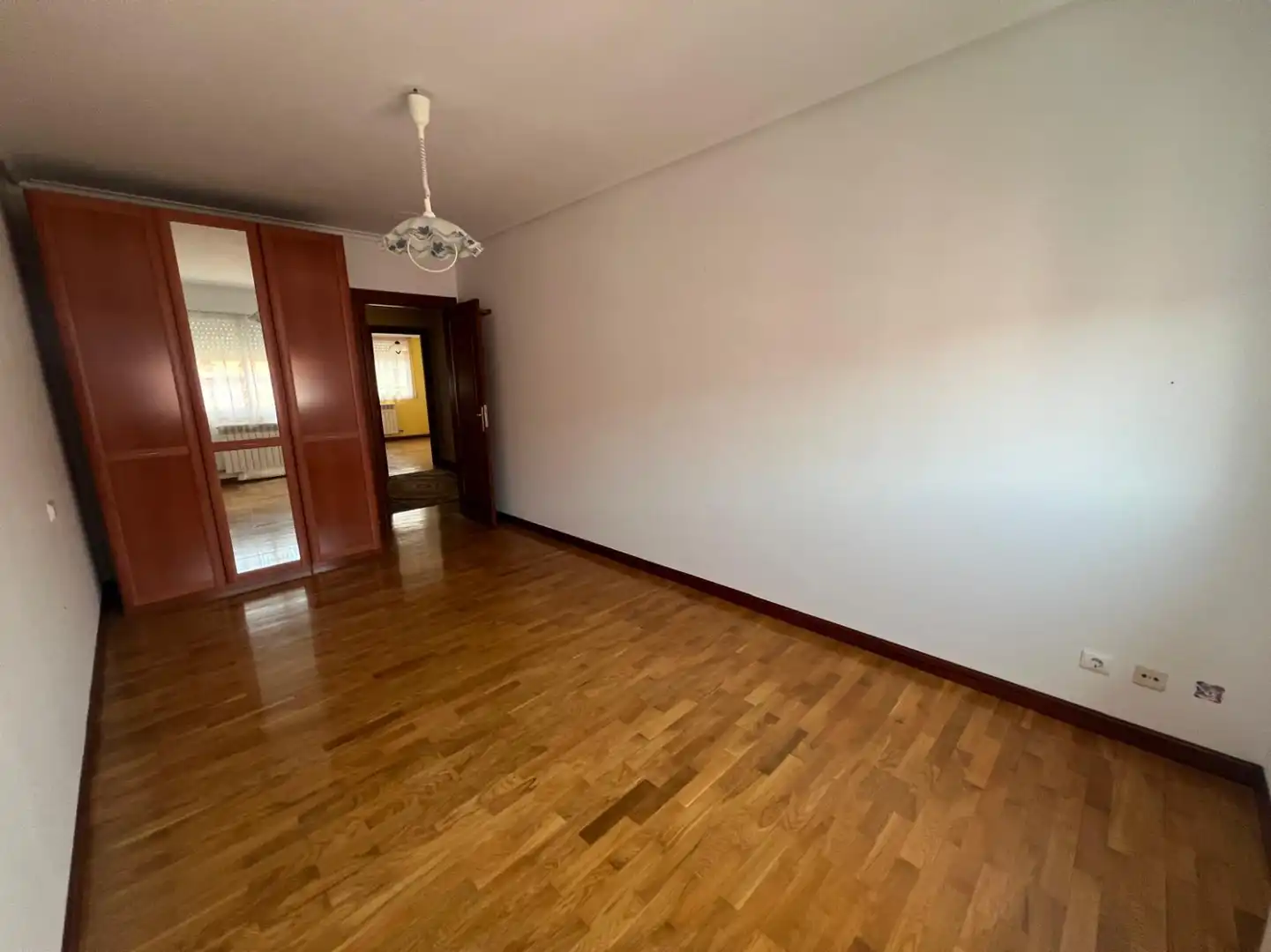 Habitación de Piso en venta en  Logroño con Calefacción, Parquet y Terraza