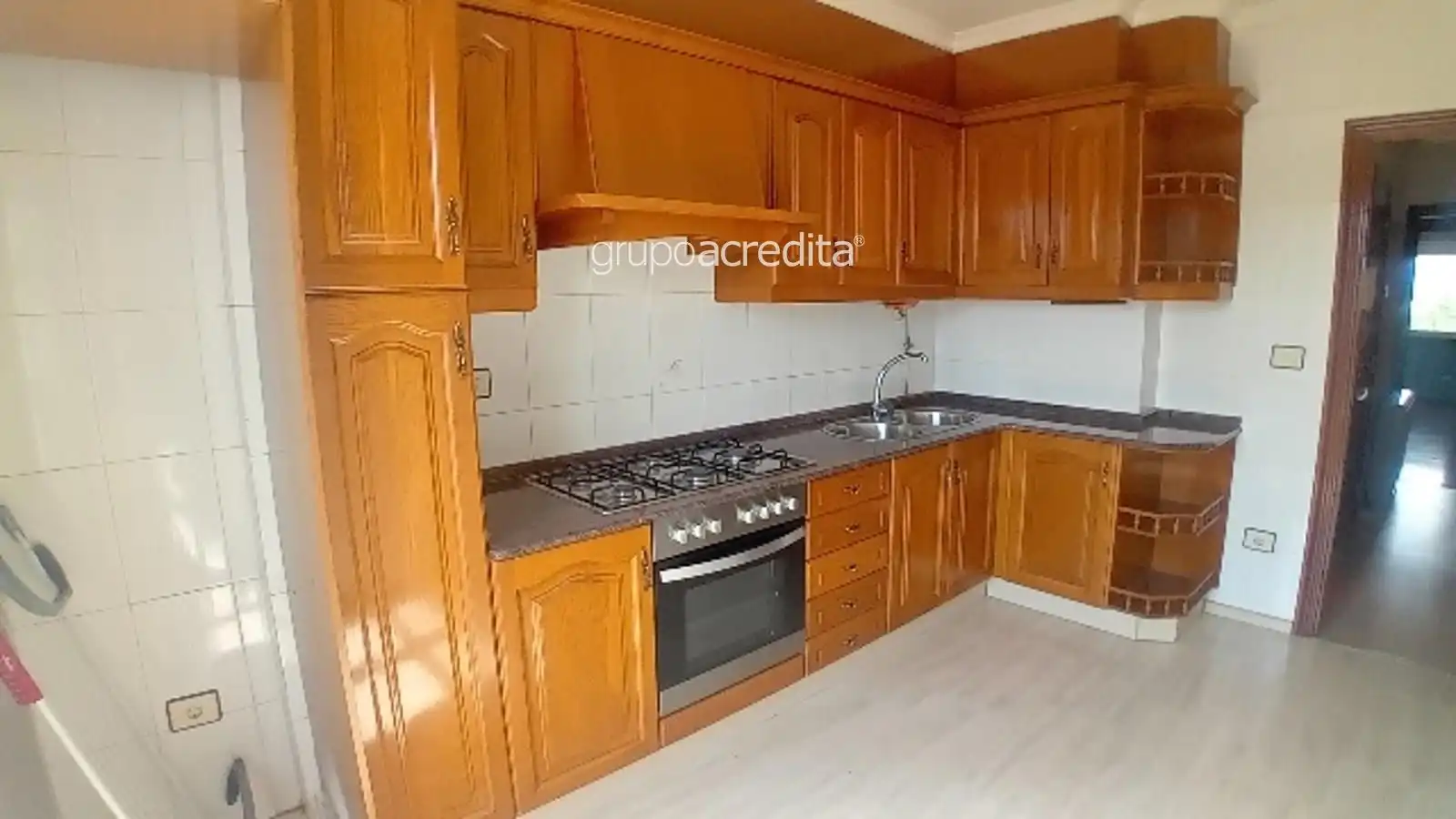 Cuina de Pis en venda en Melide amb Calefacció, Parquet i Traster