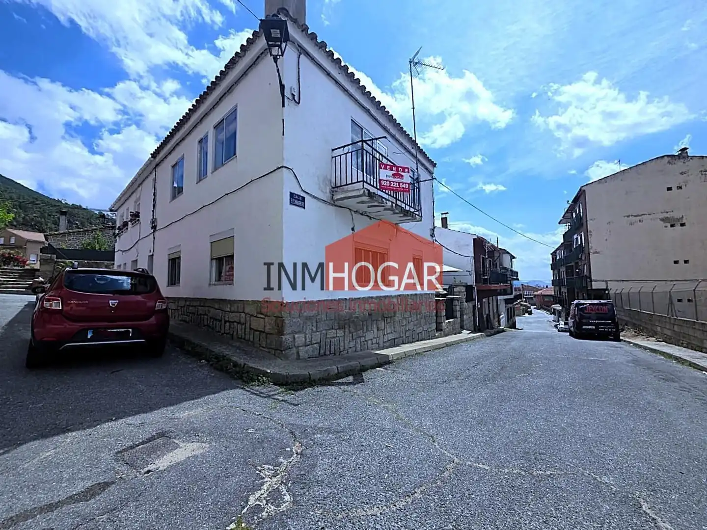 Vista exterior de Piso en venta en El Barraco  con Terraza, Amueblado y Balcón