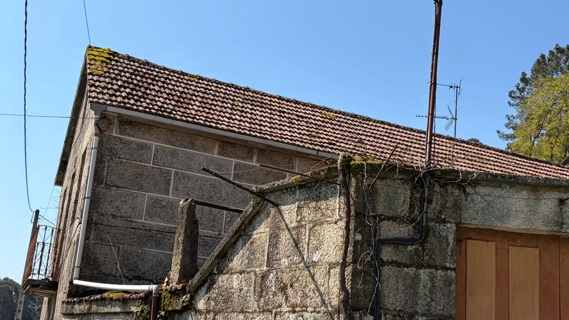 Exterior view of Single-family semi-detached for sale in Covelo  with Private garden and Balcony