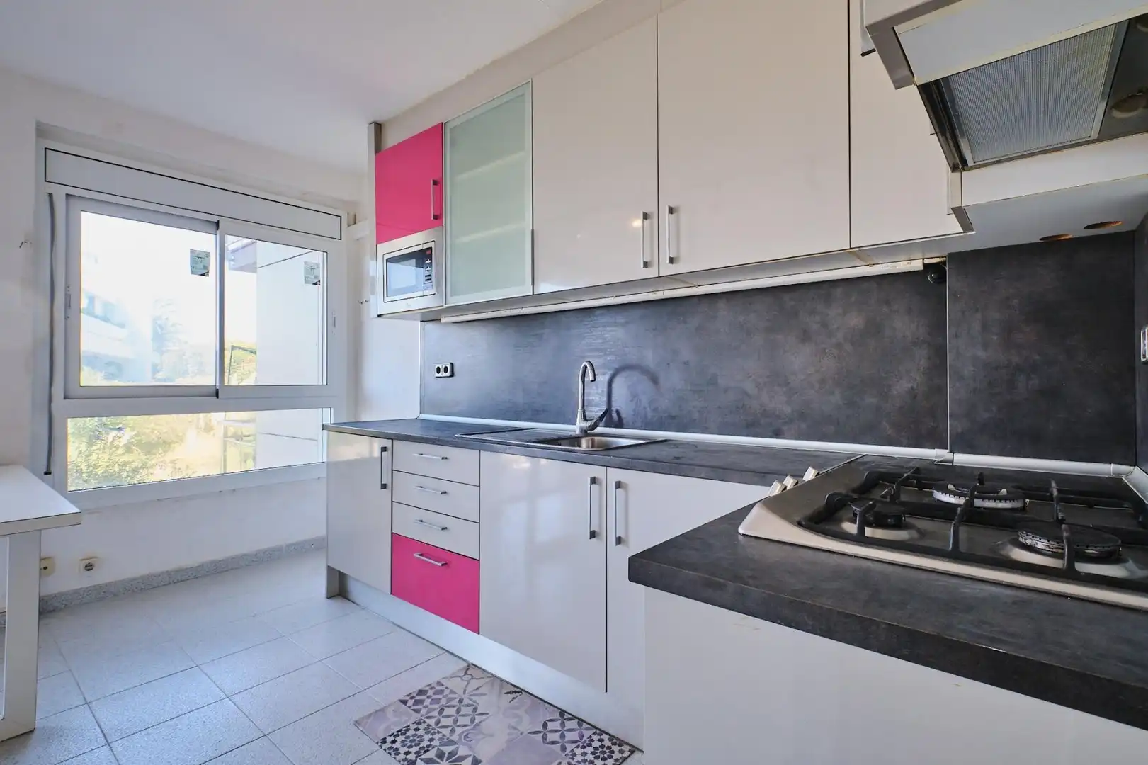 Cocina de Apartamento en venta en Gavà con Terraza y Piscina comunitaria
