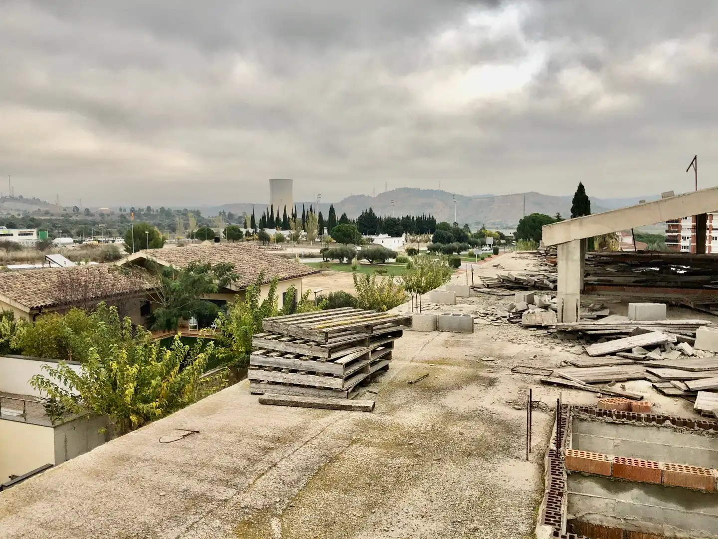 Vista exterior de Casa adosada en venda en Ascó amb Jardí privat, Terrassa i Balcó