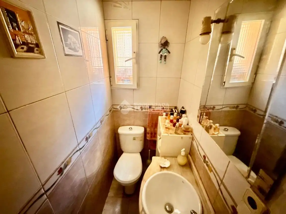 Bathroom of Flat for sale in Madrid  with Parquet flooring