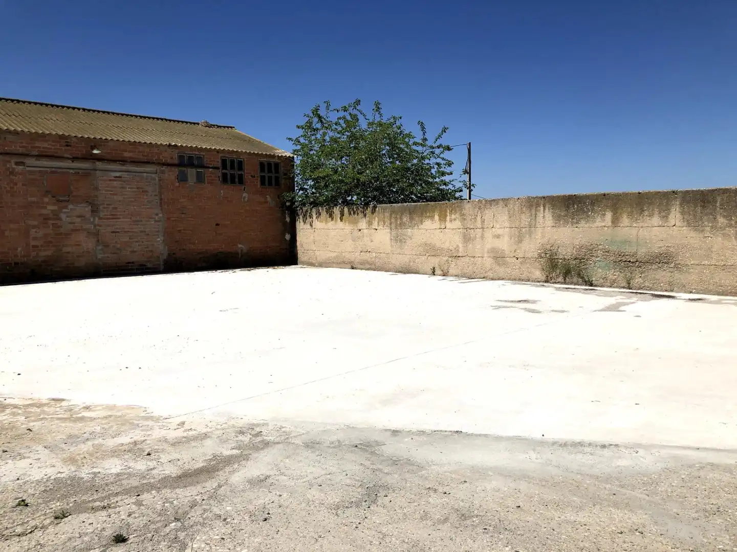 Nave industrial de alquiler en Bellvís