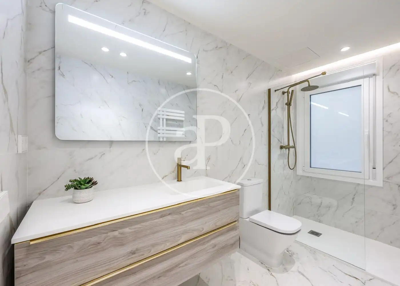 Badezimmer von Wohnung zum Verkauf in Madrid mit Klimaanlage, Heizung und Möbliert