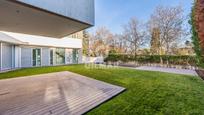 Terrassa de Casa o xalet en venda en  Madrid Capital amb Calefacció, Jardí privat i Piscina