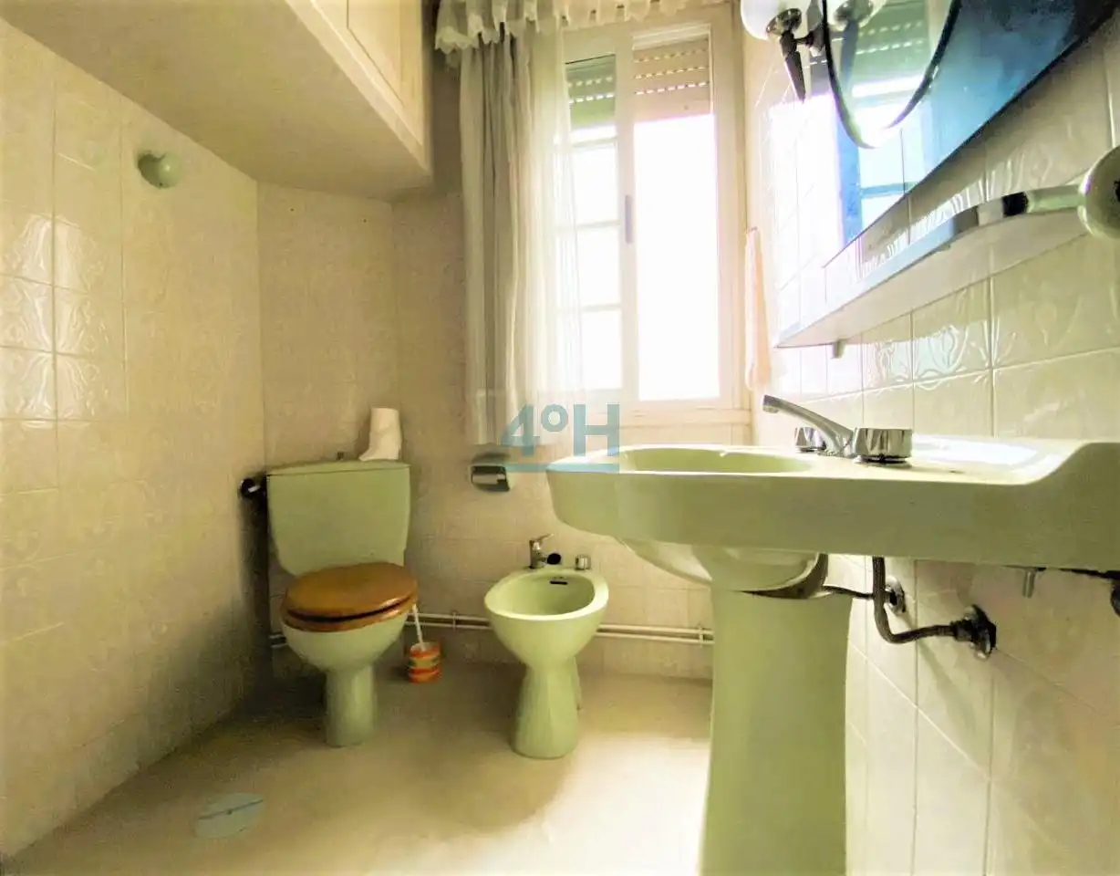 Badezimmer von Haus oder Chalet zum Verkauf in Ourense Capital  mit Heizung, Privatgarten und Abstellraum
