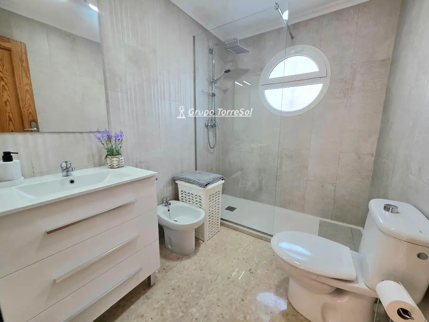 Bathroom of Flat for sale in Elche / Elx  with Air Conditioner, Heating and Terrace