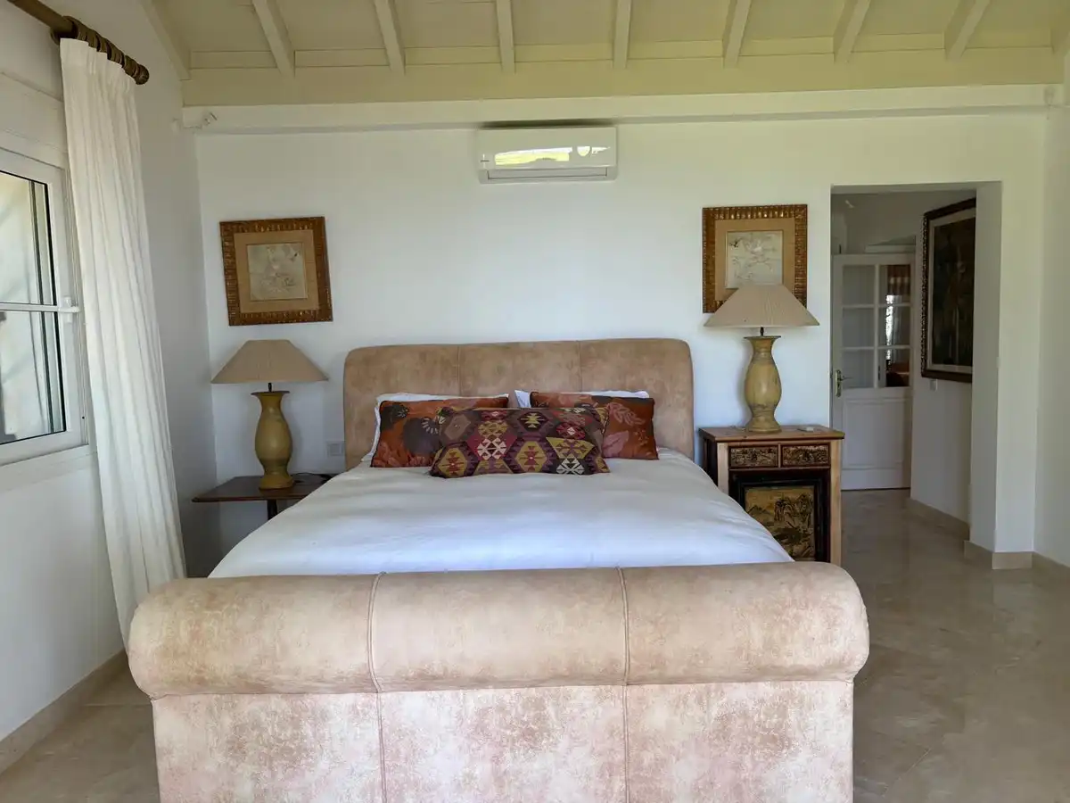 Dormitori de Casa o xalet de lloguer en Estepona amb Aire condicionat, Jardí privat i Terrassa