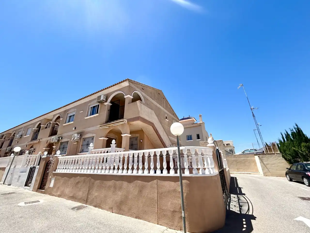 Vista exterior de Ático en venta en Orihuela con Aire acondicionado, Terraza y Trastero