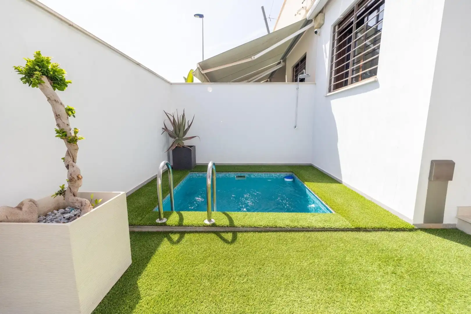 Swimming pool of Houses for sale in San Pedro del Pinatar  with Air Conditioner, Heating and Private garden