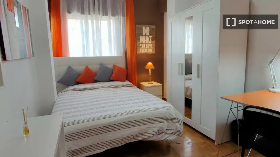 Habitación de Piso de alquiler en Alcalá de Henares con Aire acondicionado, Calefacción y Amueblado