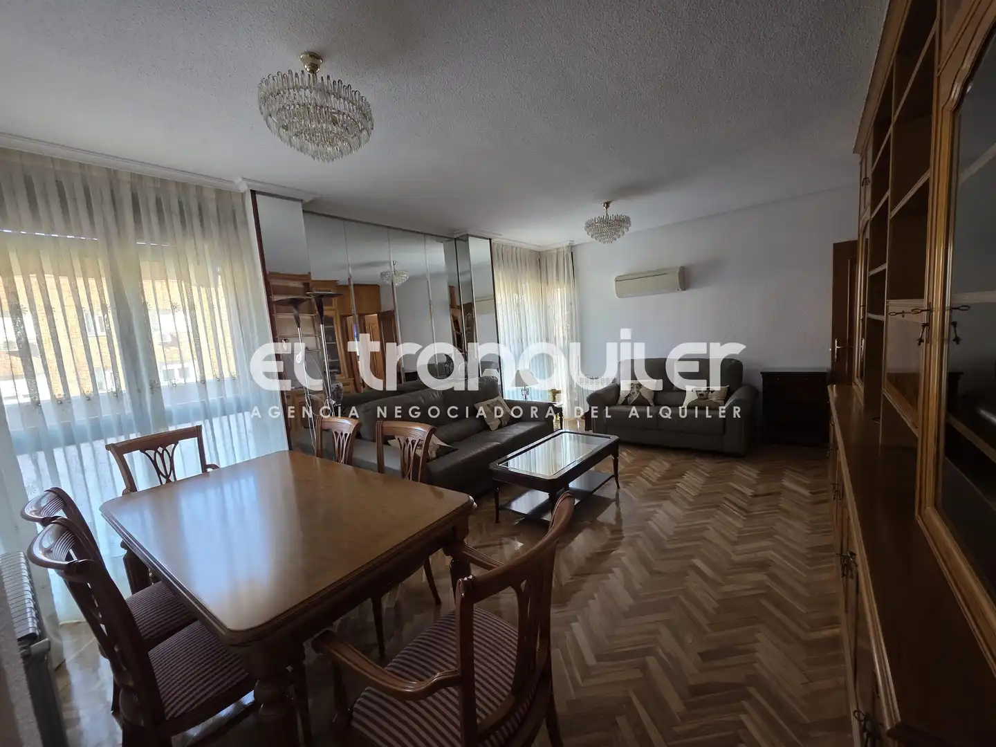 Sala d'estar de Pis de lloguer en Madrid amb Aire condicionat, Parquet i Piscina