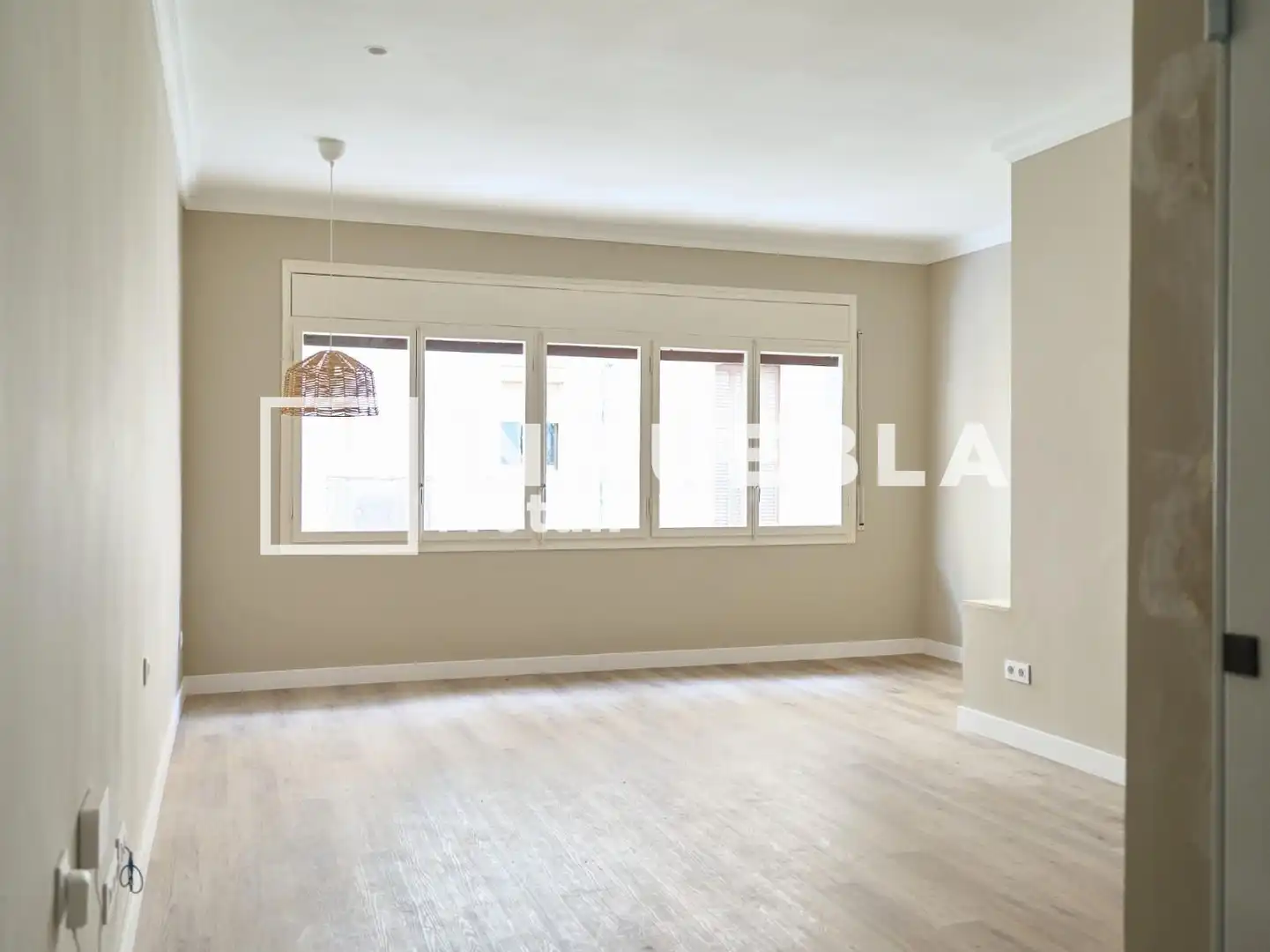 Schlafzimmer von Büro zum Verkauf in  Barcelona Capital mit Klimaanlage und Heizung