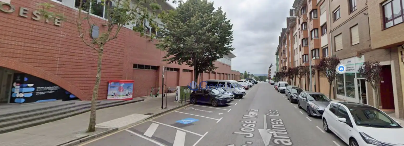 Parking de Local en venta en Oviedo 