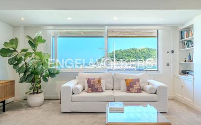 Living room of Apartment for sale in Donostia - San Sebastián   with Air Conditioner, Heating and Parquet flooring