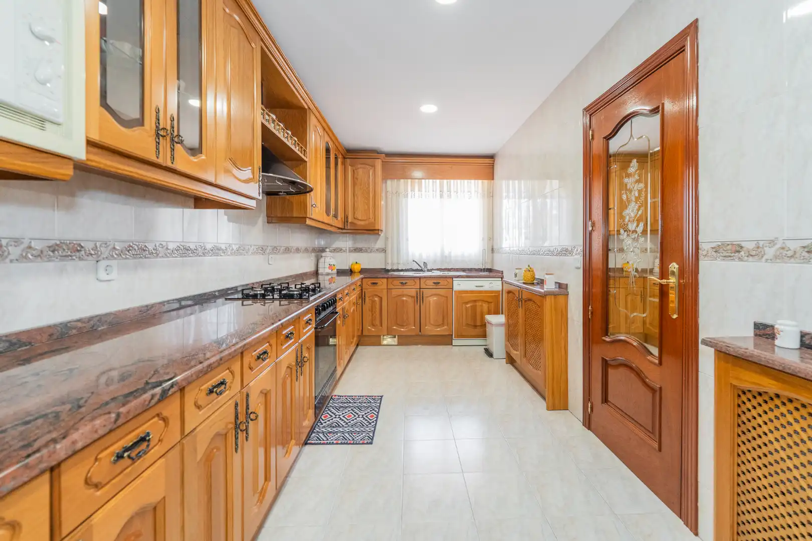 Kitchen of Houses for sale in San Sebastián de los Reyes  with Air Conditioner, Heating and Private garden