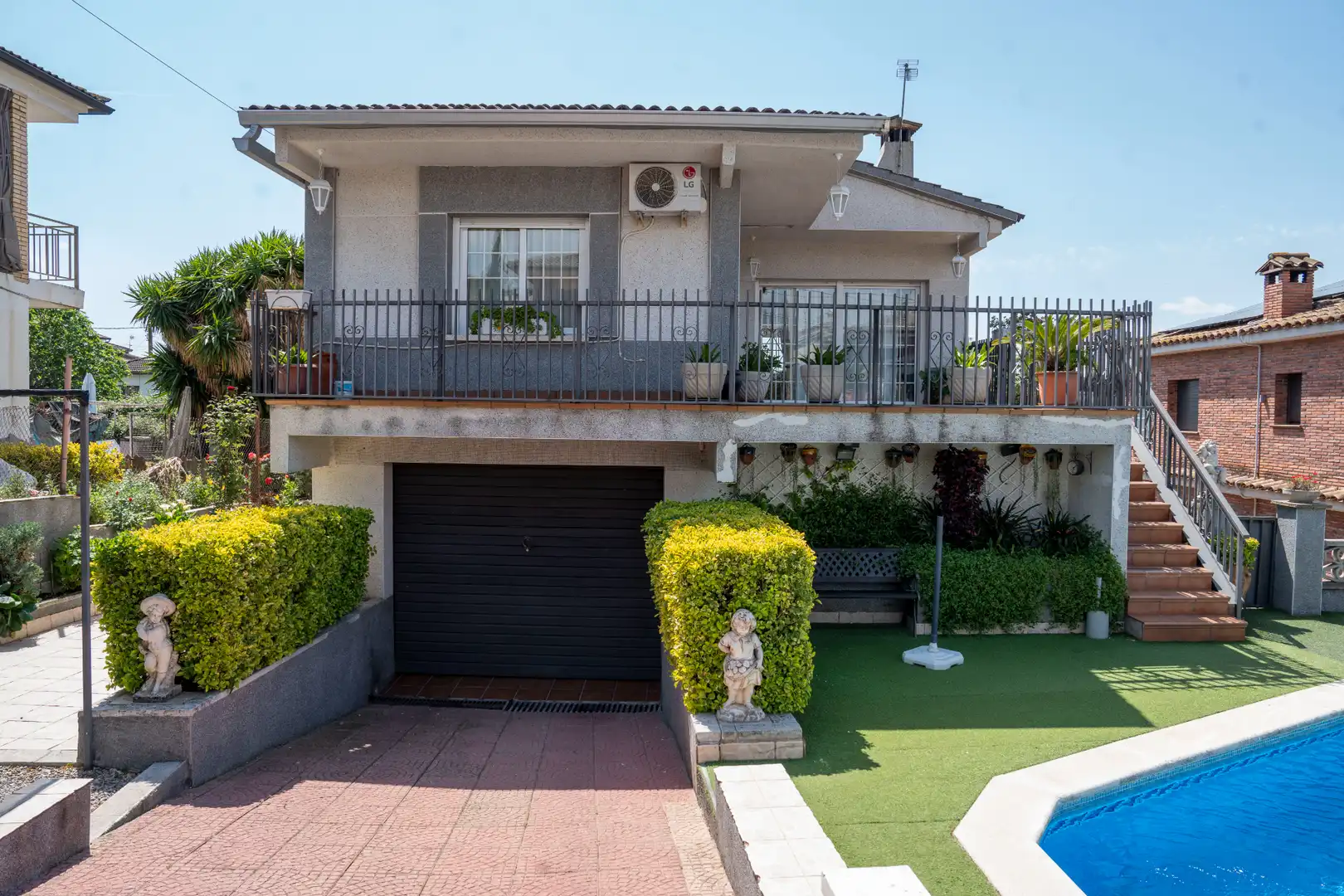 Vista exterior de Casa o chalet en venta en Lliçà d'Amunt con Aire acondicionado, Calefacción y Jardín privado