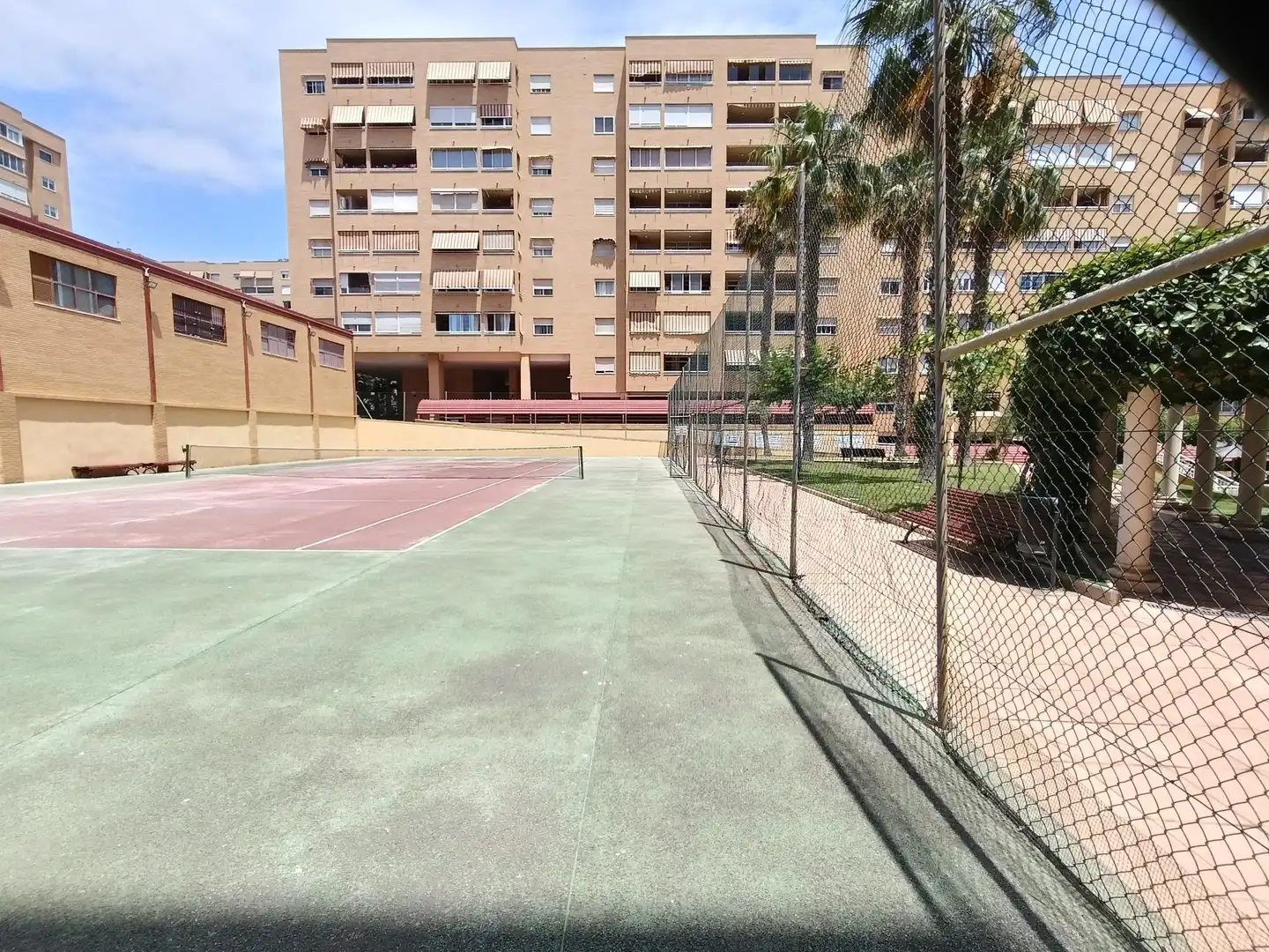 Vista exterior de Piso en venta en Alicante / Alacant con Calefacción, Jardín privado y Piscina comunitaria
