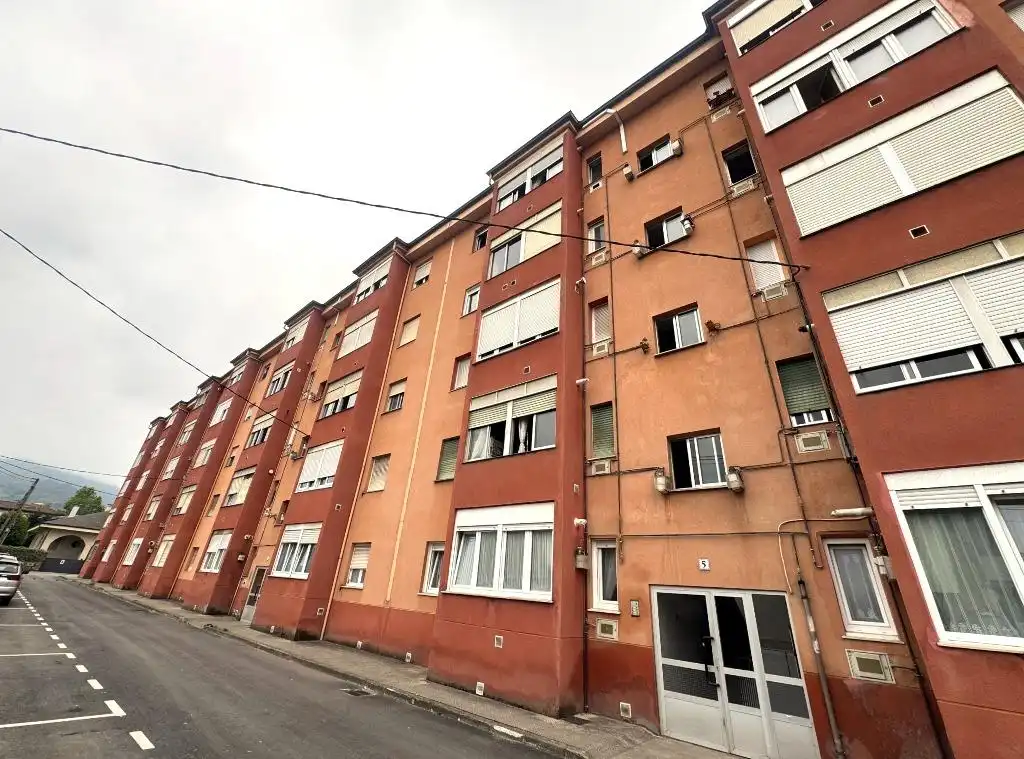 Vista exterior de Piso de alquiler en Los Corrales de Buelna  con Amueblado