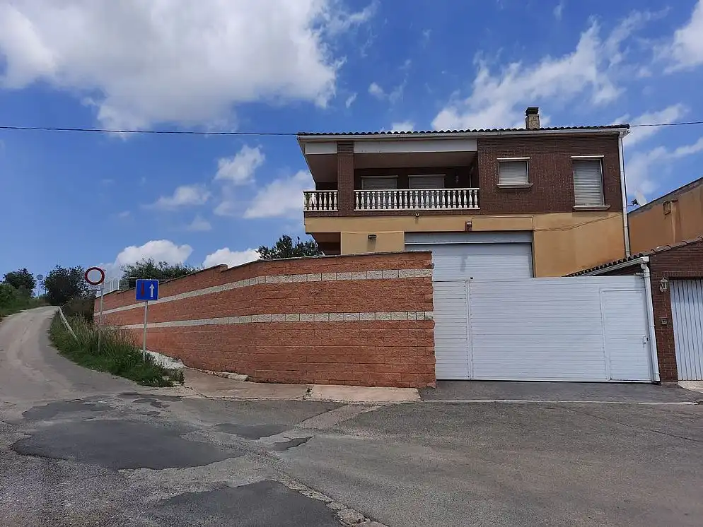 Houses for sale in C/ Salonica, Grau - Quintanes