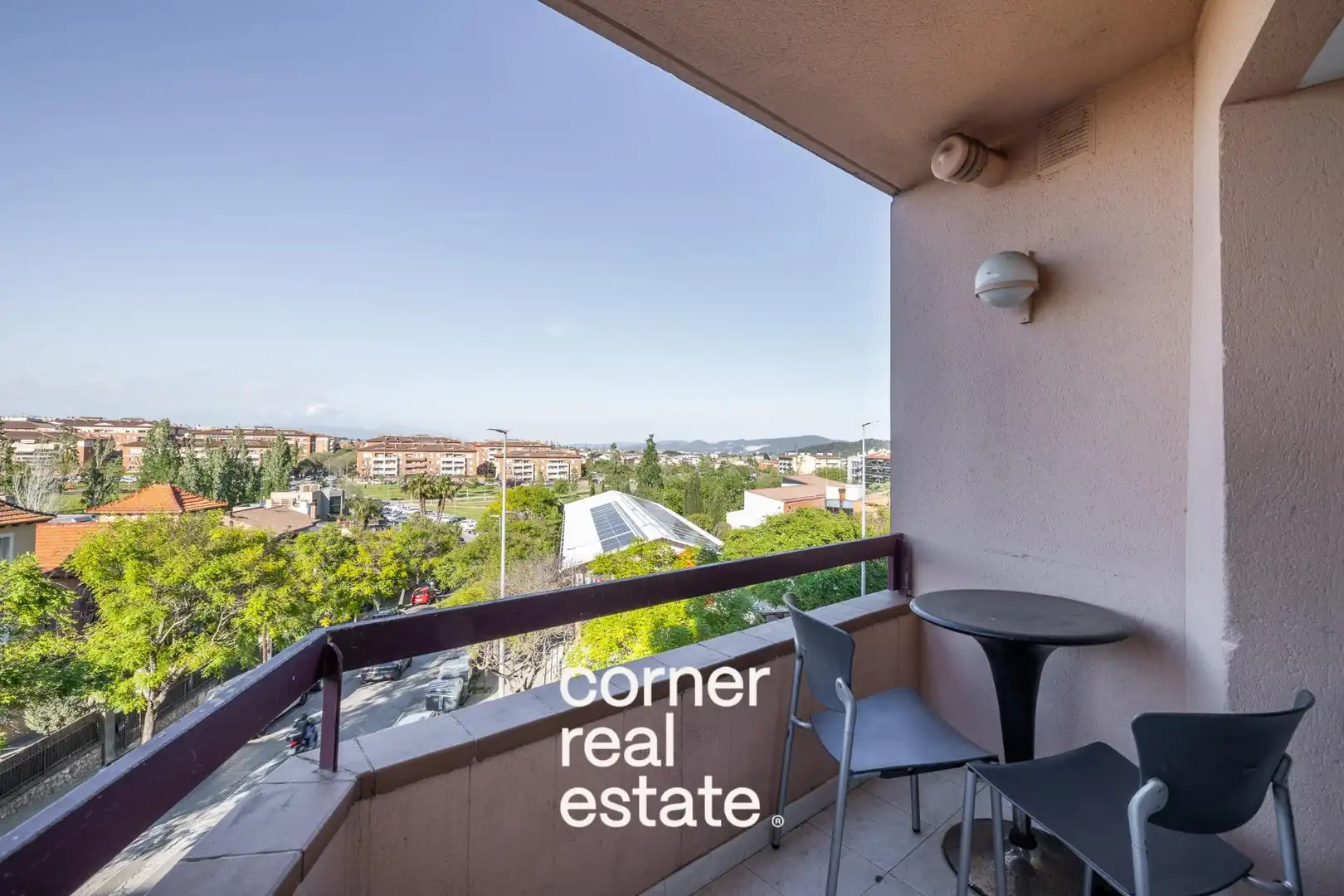 Vista exterior de Pis en venda en Sant Cugat del Vallès amb Calefacció, Terrassa i Balcó