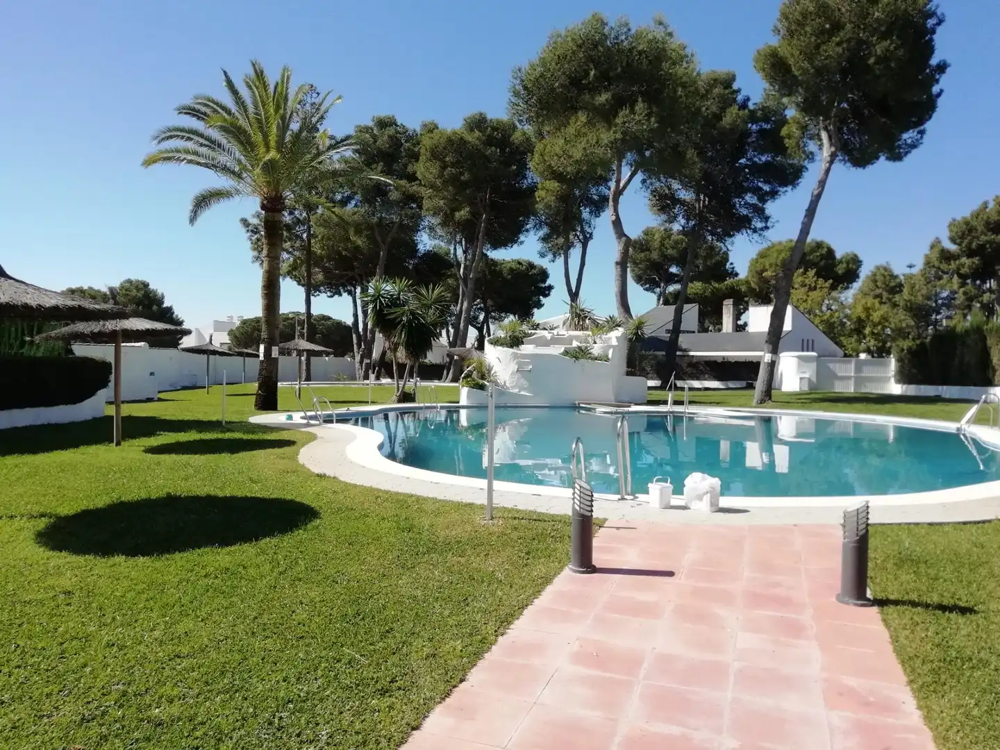 Piscina de Apartament en venda en El Puerto de Santa María amb Calefacció, Jardí privat i Piscina comunitària