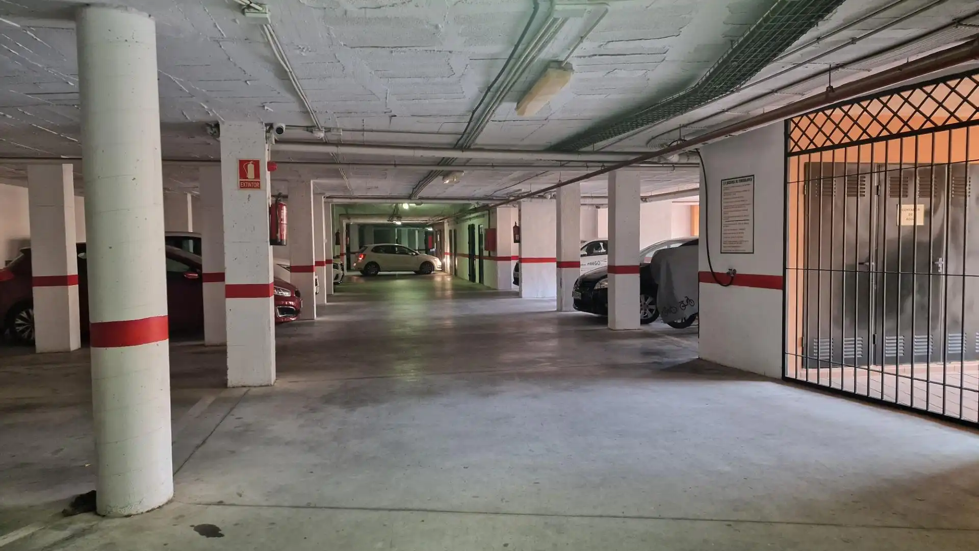 Aparcament de Àtic en venda en Fuengirola amb Aire condicionat, Calefacció i Jardí privat