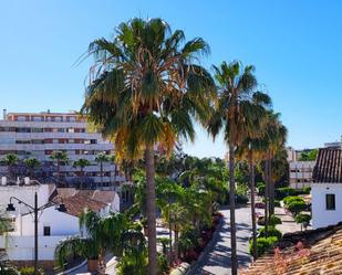 Exterior view of Single-family semi-detached for sale in Estepona  with Air Conditioner, Terrace and Balcony