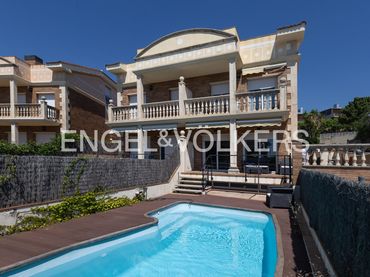 Casa amb balcó en venda a Sant Vicenç platja