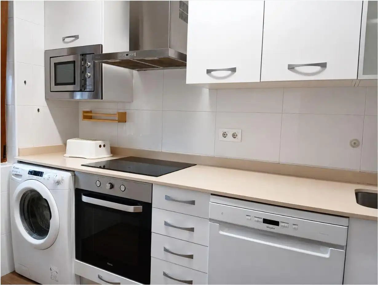 Cuina de Casa o xalet en venda en Torrelavega  amb Calefacció, Terrassa i Traster