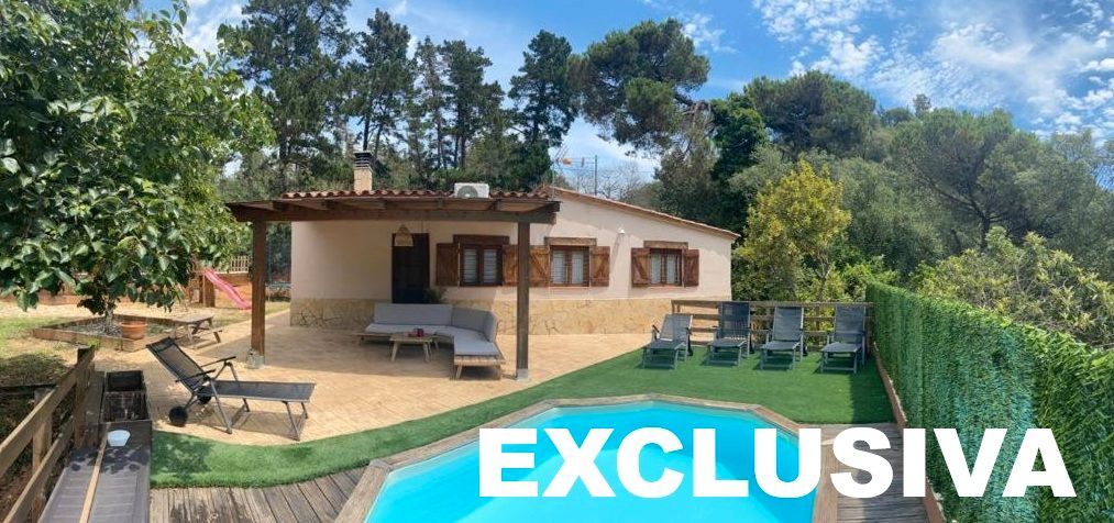 Vista exterior de Casa o xalet en venda en Lloret de Mar amb Aire condicionat, Jardí privat i Traster