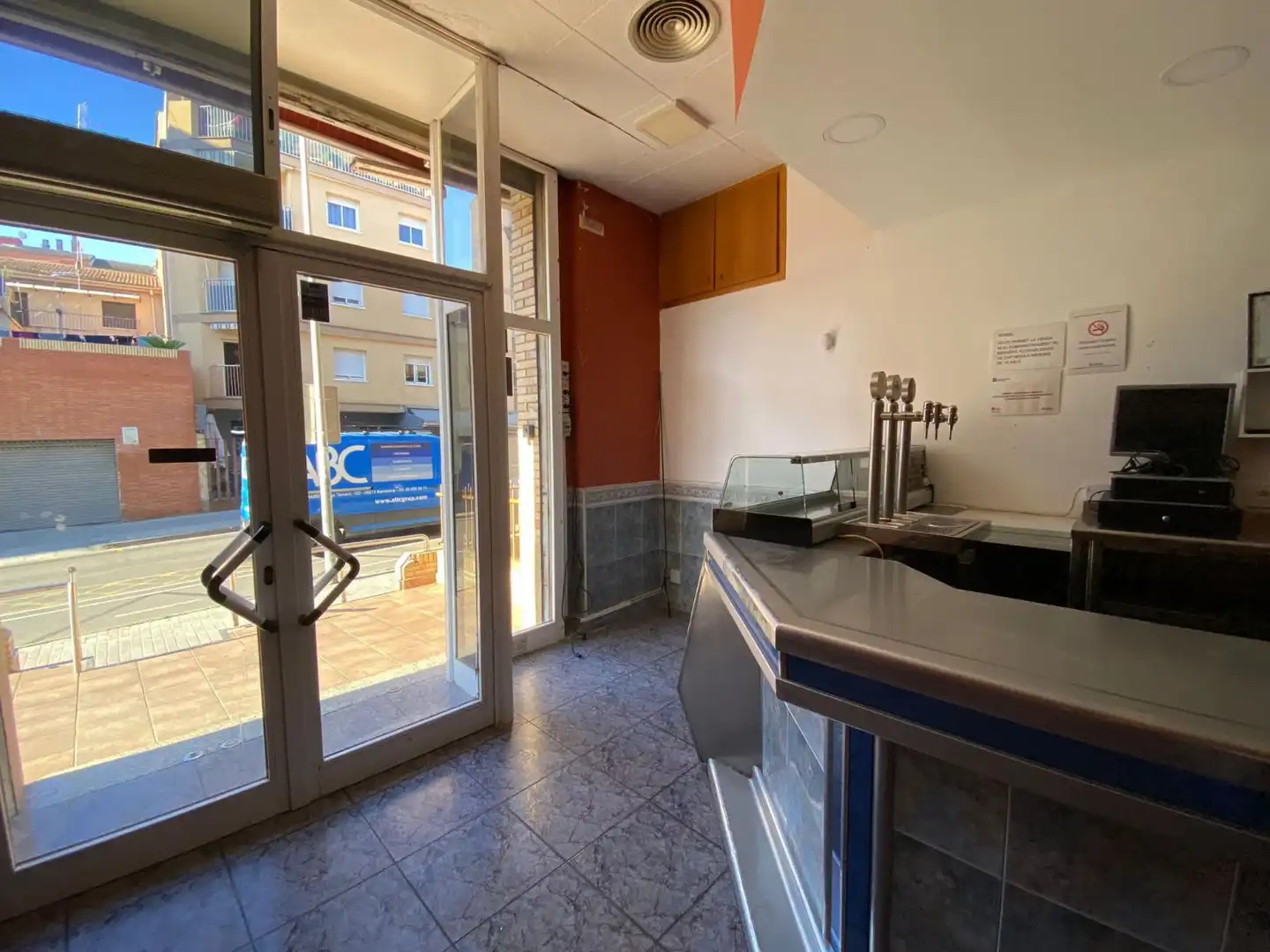 Local de alquiler en Sant Feliu de Llobregat con Terraza