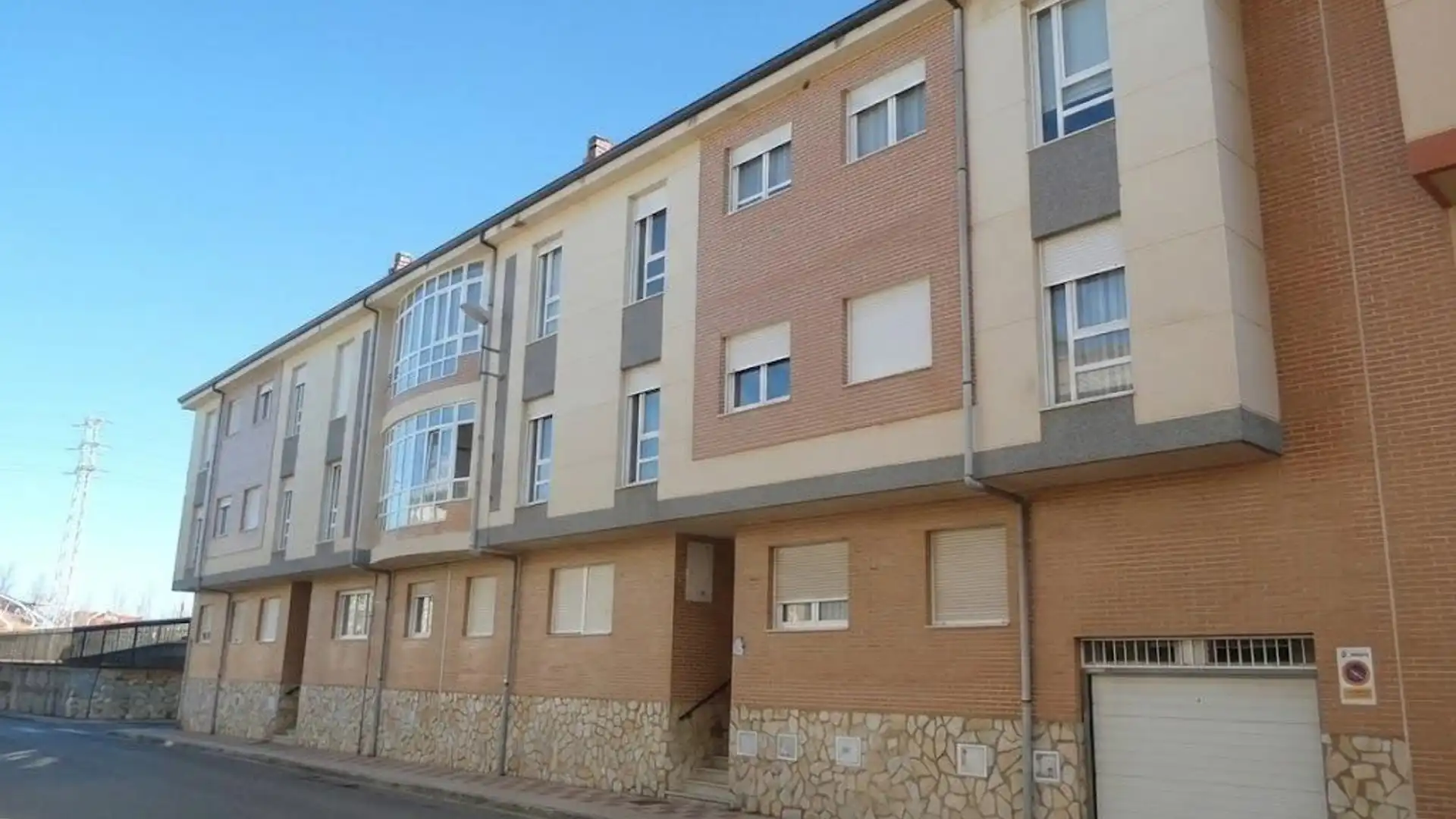 Vista exterior de Ático en venta en Villaquilambre con Trastero