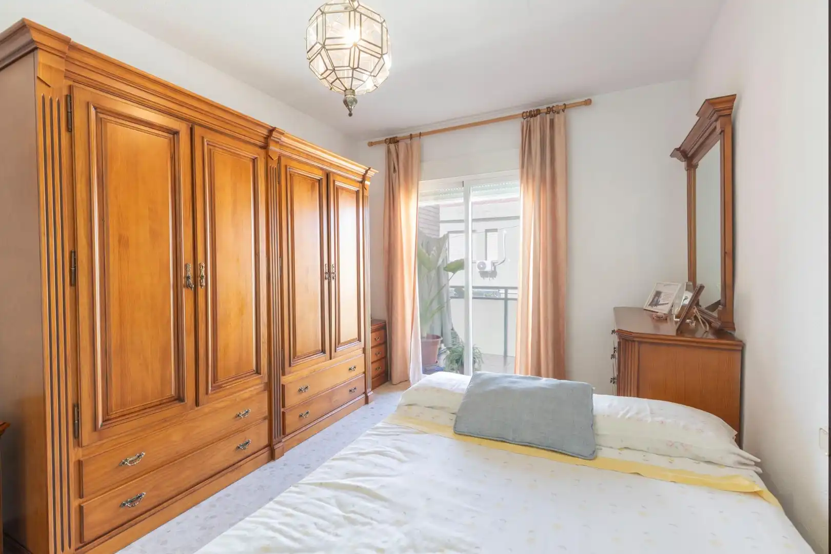 Habitación de Piso en venta en Peligros con Aire acondicionado, Amueblado y Balcón